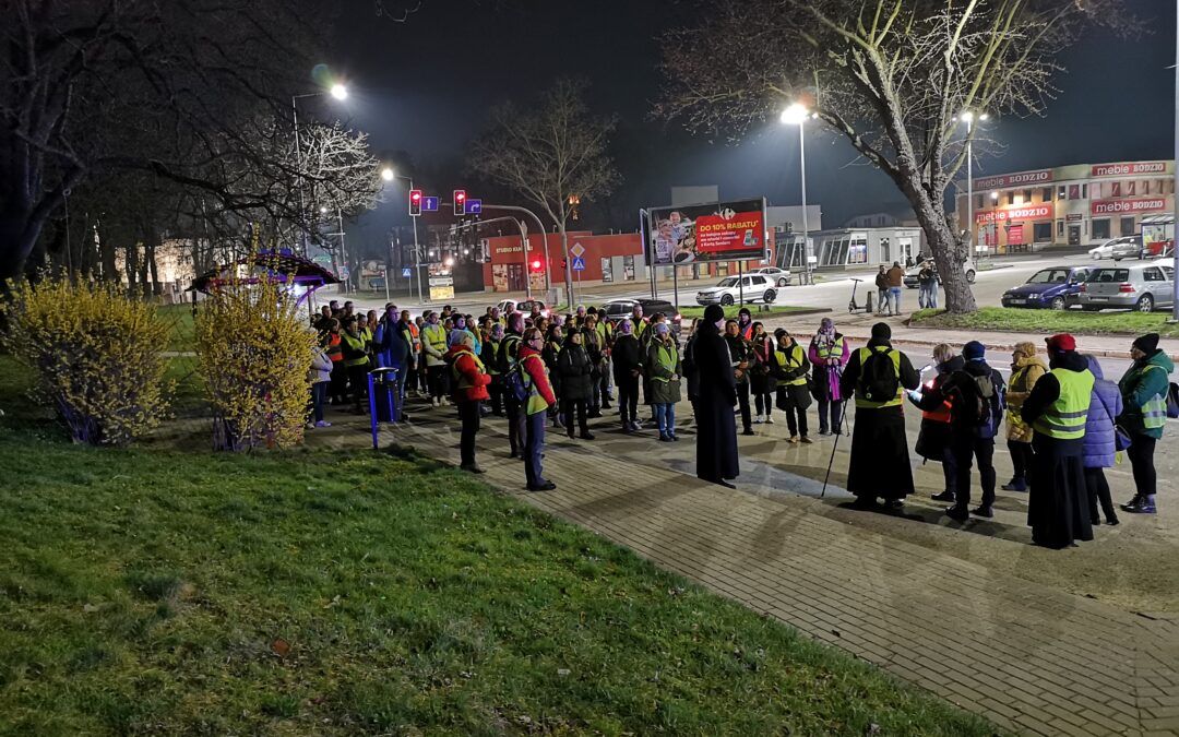 Pielgrzymi nadziei na Nocnej Drodze Krzyżowej