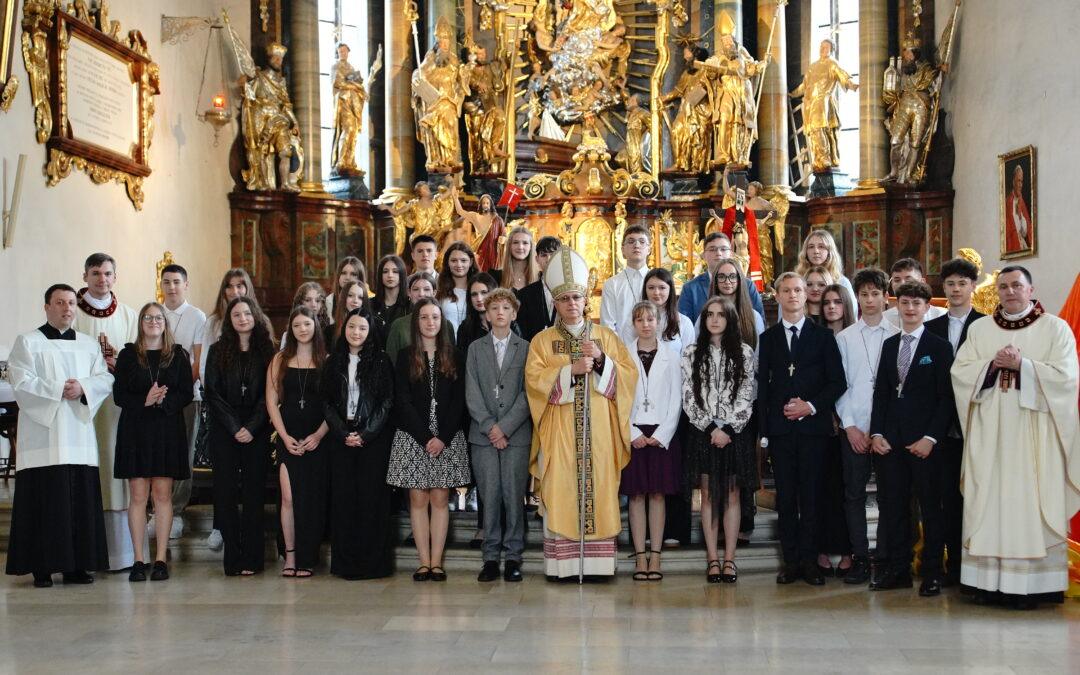 Napełnieni mocą z wysoka. Bierzmowanie w bolesławieckiej Bazylice